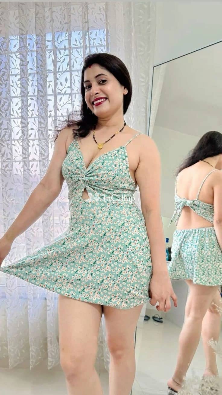 discover the enchanting deepanshi your petite companion for unforgettable experiences in nadia - Escort in nadia