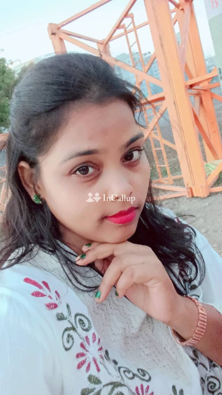meet pooja sinhh your petite encanto in surat  indulge in unforgettable moments with a stunning 22yearold - Escort in surat