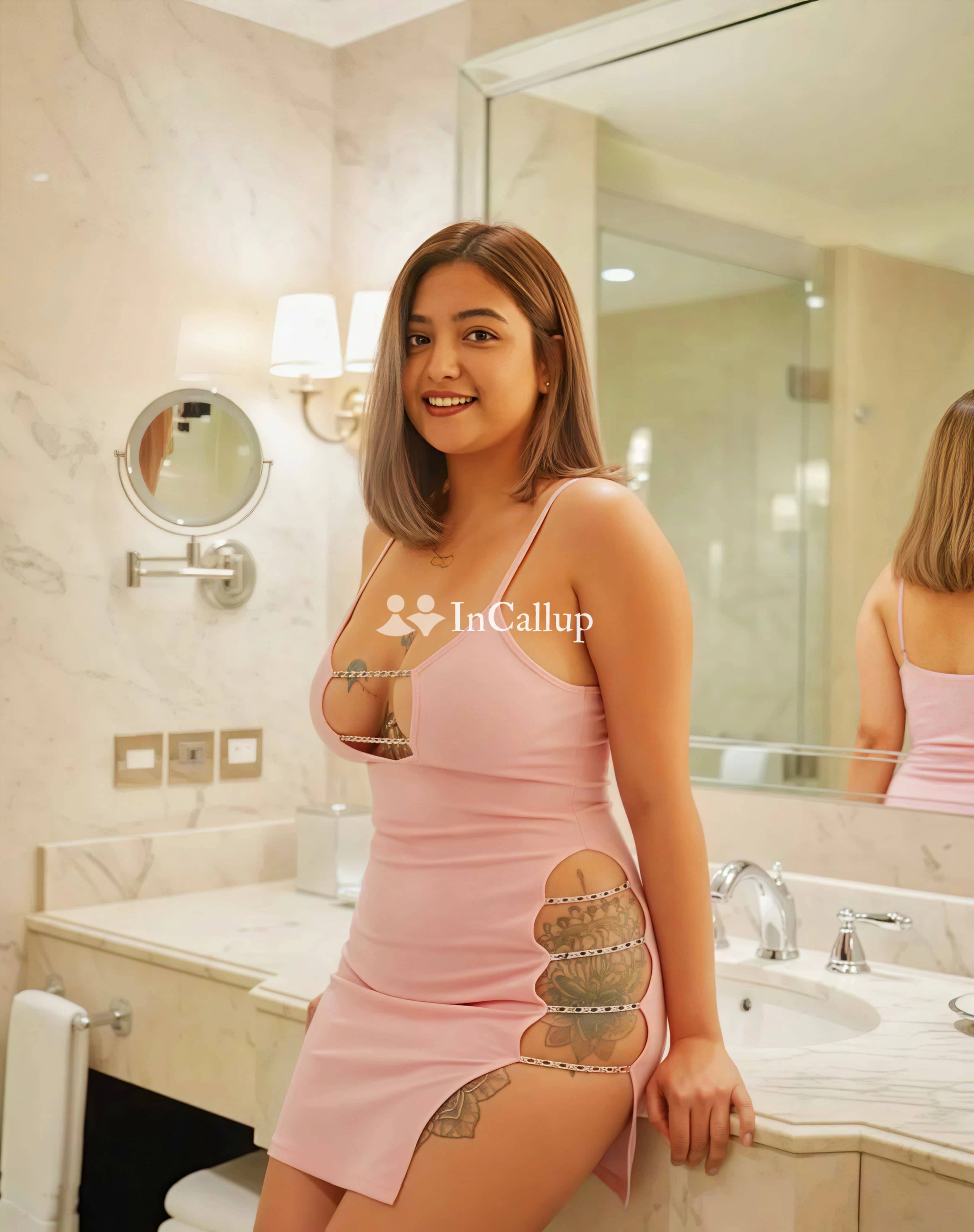 experience unforgettable moments with reshma in surat  seductive blonde offering a range of enticing services - Escort in surat