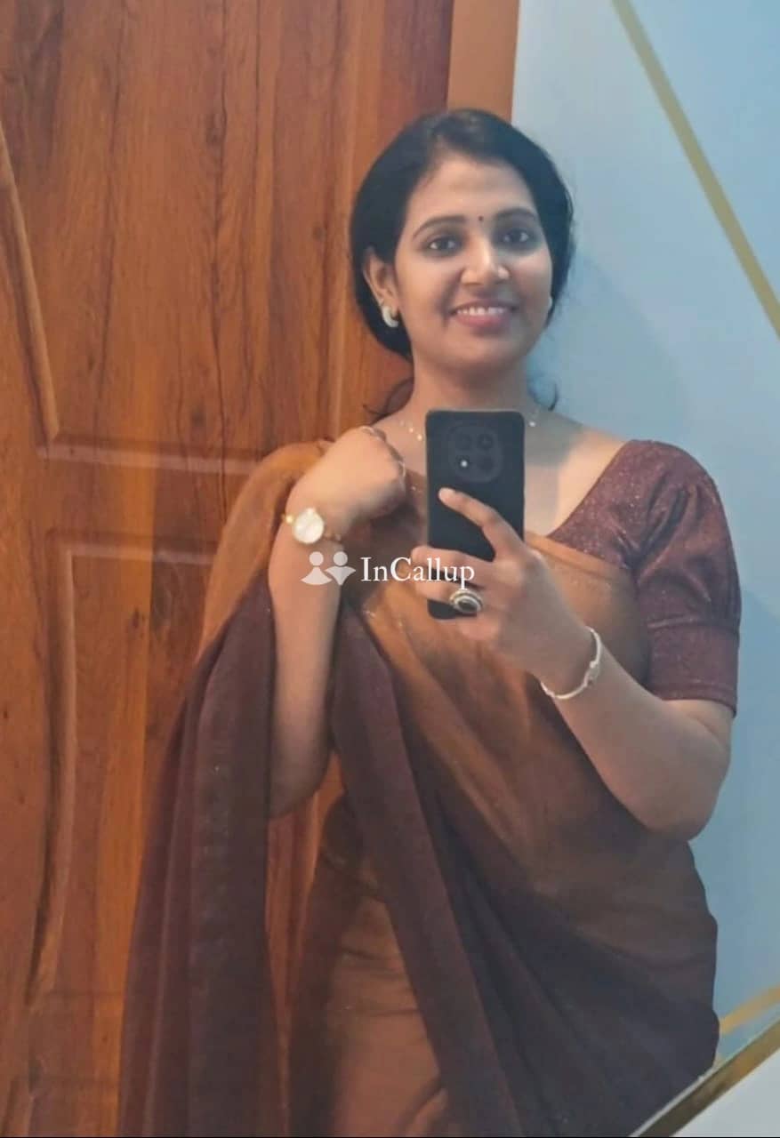 available for party companion sweet black eyes and black hair classy riya shrma nineteen year old escort woman - Escort in bangalore
